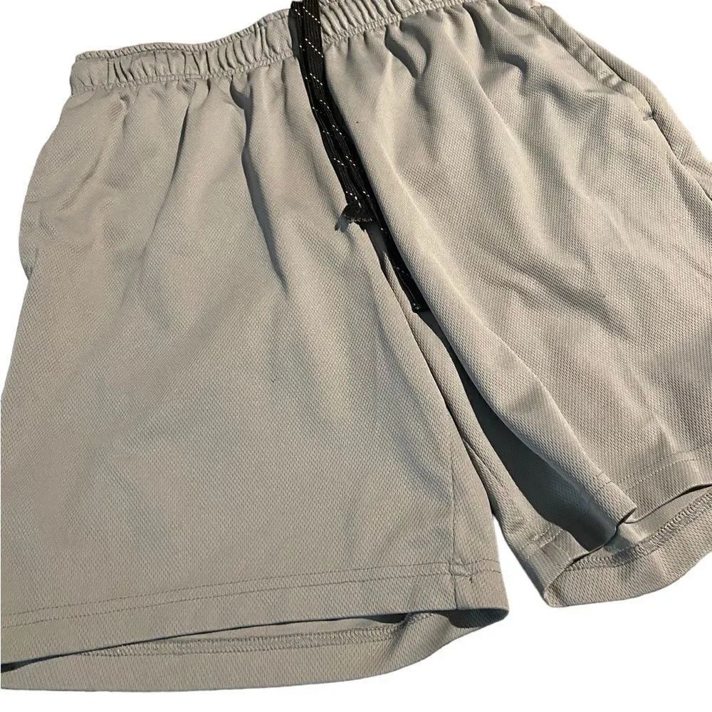 Zelos size large workout shirts excellent condition